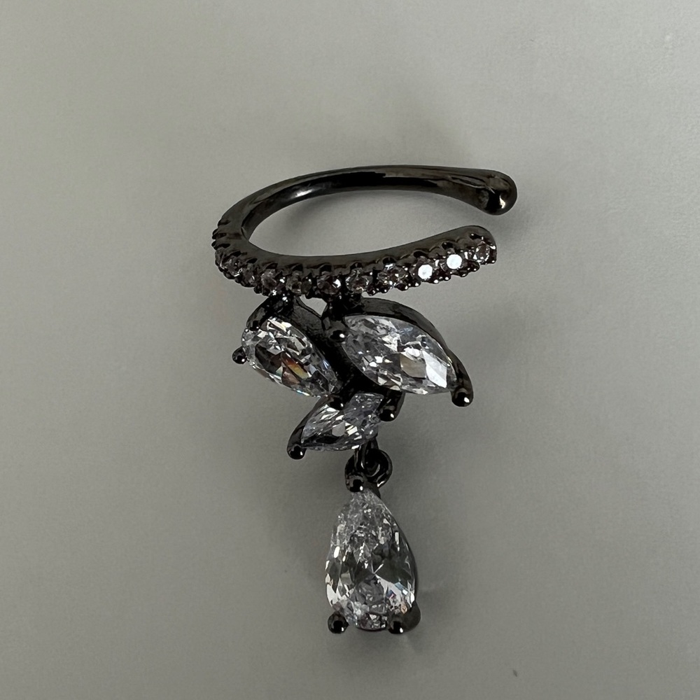 Ear Cuff Earring (Right) - Picture 2 of 4